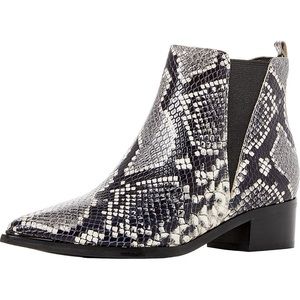 MARC FISHER  Yale 4 Womens Leather Pointed Toe Chelsea Boots